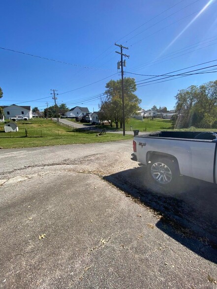 50 Gudgell St, Owingsville, KY à vendre - Photo de l’immeuble – Image 3 sur 5
