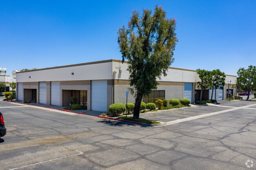 8459 White Oak Ave, Rancho Cucamonga, CA à louer - Photo de l’immeuble – Image 3 sur 7