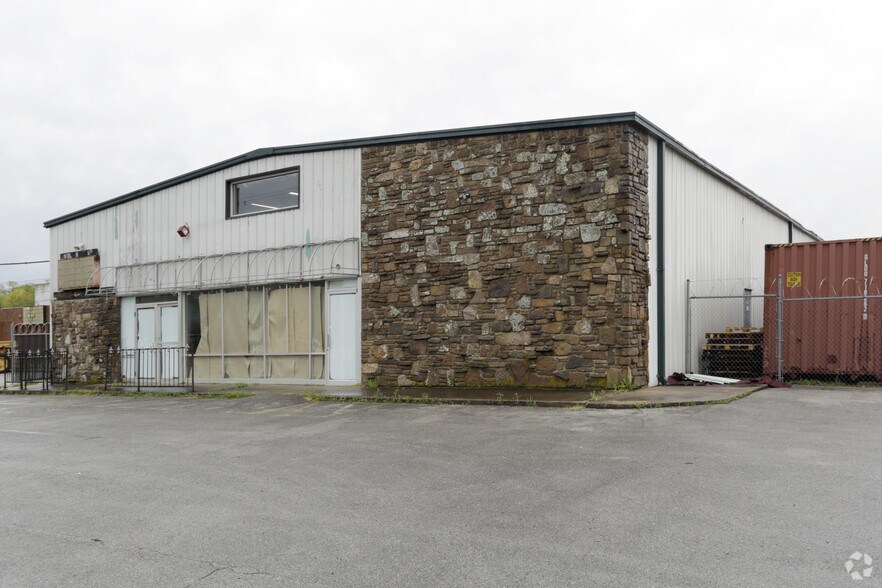 535 W Poplar St, Fayetteville, AR à louer - Photo de l’immeuble – Image 3 sur 11