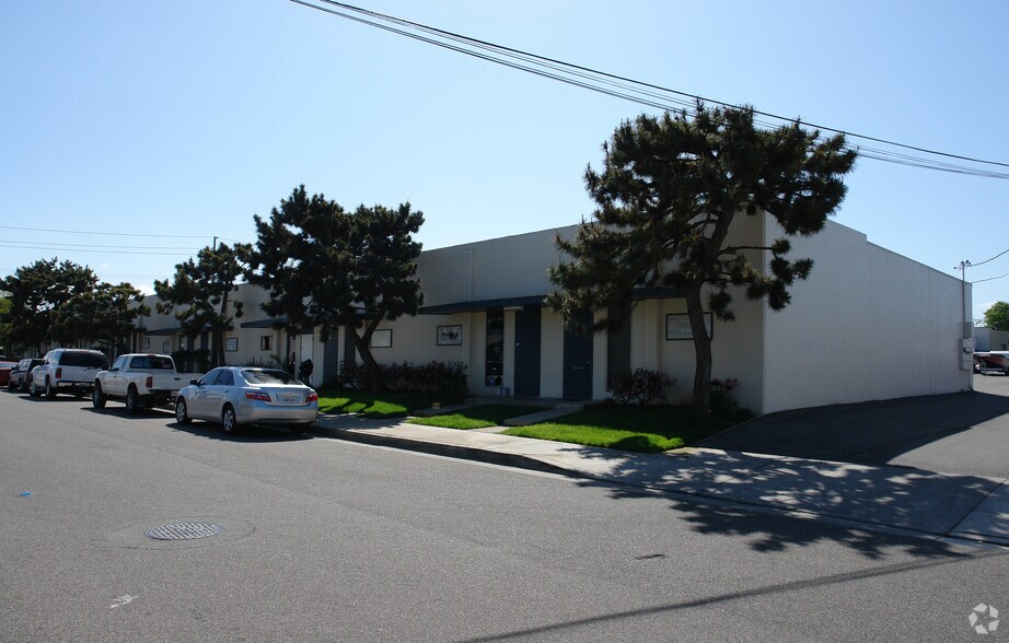 1001-1025 W 18th St, Costa Mesa, CA à louer - Photo de l’immeuble – Image 3 sur 8