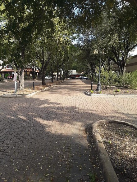 3905 Kirby Dr, Houston, TX à louer - Photo de l’immeuble – Image 3 sur 5