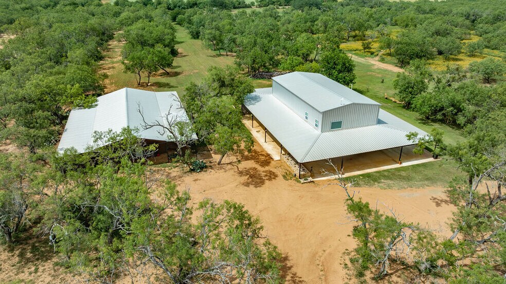 7485 Smith Rd, Somerset, TX à vendre - Photo de l’immeuble – Image 2 sur 15