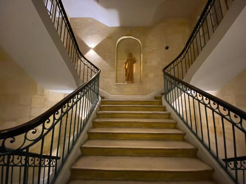 Bureau dans Bordeaux à louer - Photo de l’immeuble – Image 2 sur 7