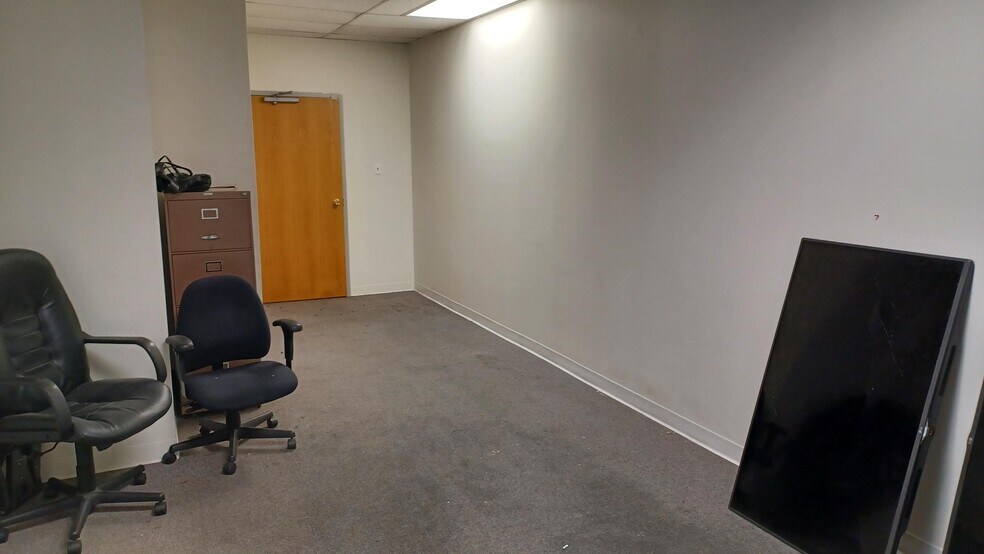 3033-3049 Carling Ave, Ottawa, ON à louer - Photo intérieure – Image 3 sur 18