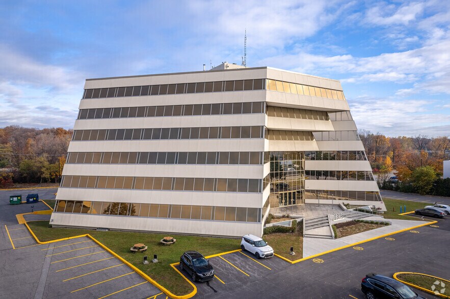 1375 Hwy Trans-Canada, Dorval, QC à louer - Photo de l’immeuble – Image 3 sur 5