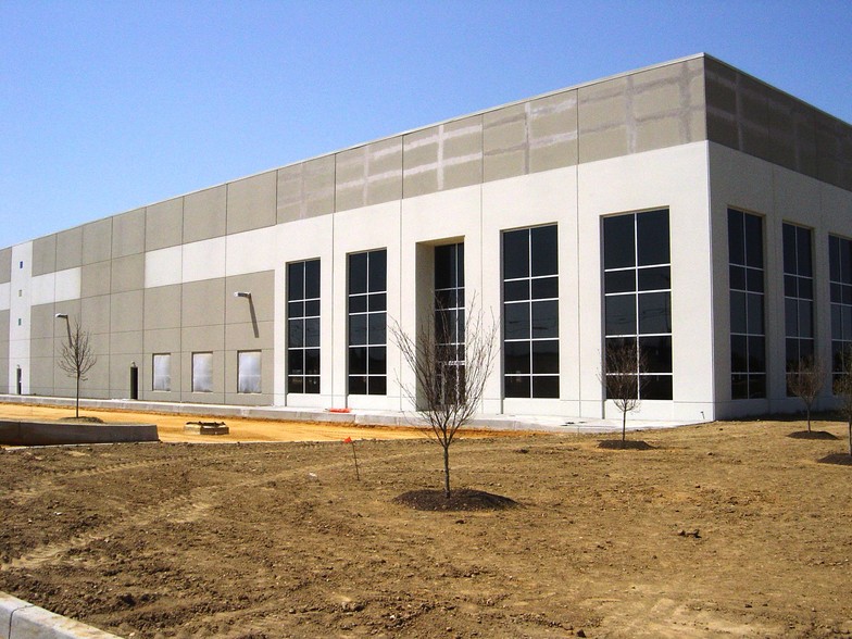 201 Middlesex Center Blvd, Monroe Township, NJ à louer - Photo de l’immeuble – Image 2 sur 6