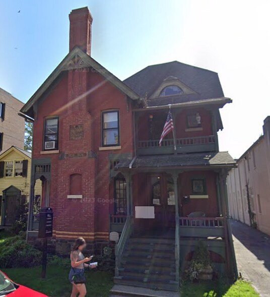 109 E Seneca St, Ithaca, NY à vendre - Photo principale – Image 1 sur 1