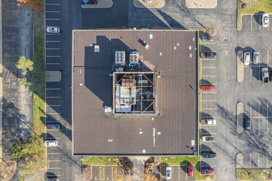 7251 Engle Rd, Middleburg Heights, OH à louer - Aérien – Image 2 sur 8