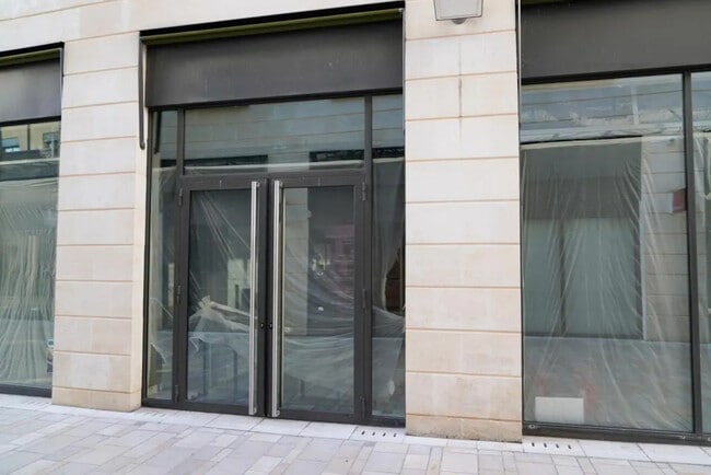 Plus de détails pour Local commercial à vendre