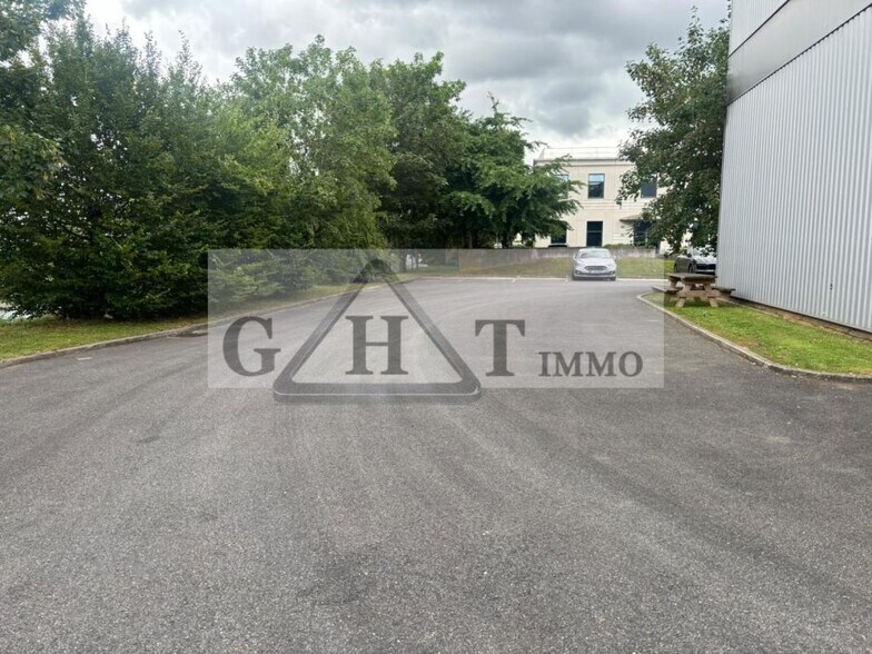 Industriel/Logistique dans Créteil à vendre - Photo de l’immeuble – Image 2 sur 15
