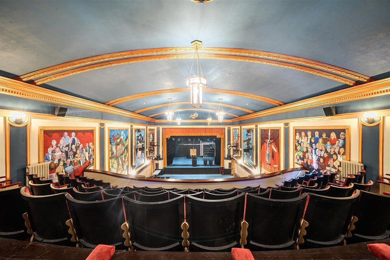 35 South St, Bridport, DOR DT6 3NY - Lot Theatre - - Photo intérieure - Image 1 of 20