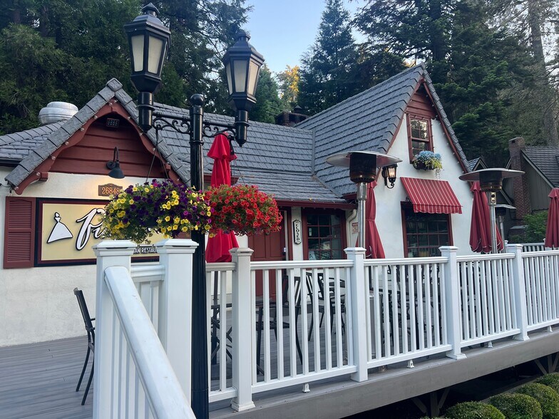 26848 California 189 Hwy, Blue Jay, CA à vendre - Photo de l’immeuble – Image 2 sur 3