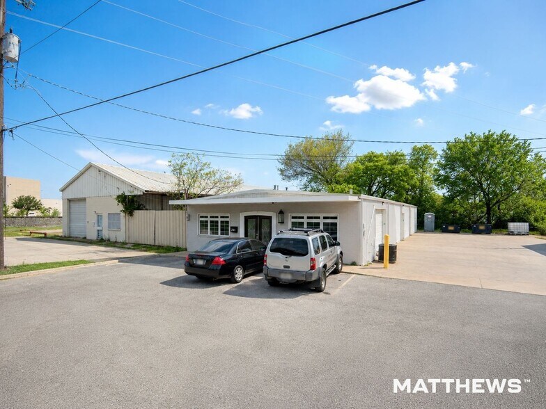 209-211 Austin St, Garland, TX à louer - Photo de l’immeuble – Image 1 sur 6