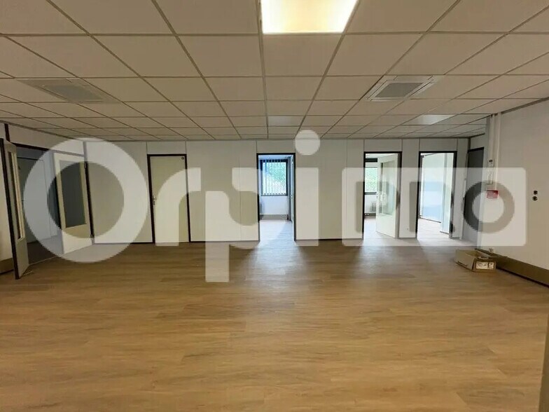 Bureau dans Moissy-Cramayel à louer - Photo intérieure – Image 2 sur 12