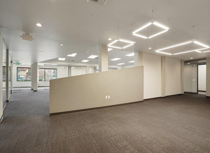 4609 Quail Lakes Dr, Stockton, CA à louer - Photo de l’immeuble – Image 3 sur 7