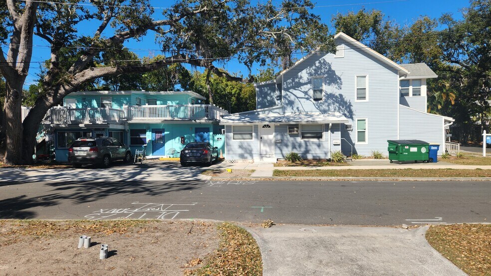 614 Oak Ave, Clearwater, FL à vendre - Photo de l’immeuble – Image 1 sur 40