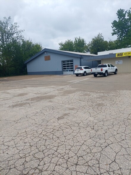 320 Summit Ave, Watertown, WI à louer - Photo de l’immeuble – Image 3 sur 8