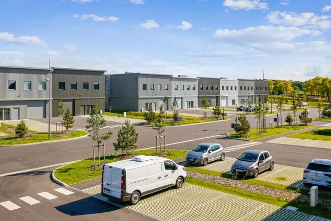 Plus de détails pour Avenue De La Demi-Lune, Roissy-en-France - Bureau, Local d'activités à louer