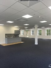 Portsmouth Rd, Send à louer Photo intérieure– Image 2 sur 2