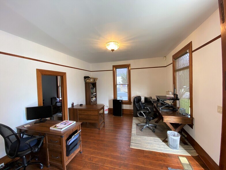 517 S Ivy Ave, Monrovia, CA à louer - Photo intérieure – Image 2 sur 11