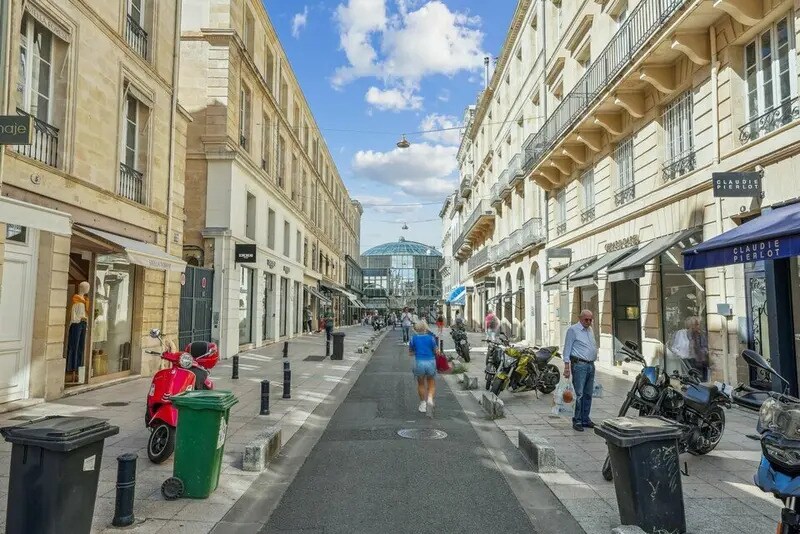 Local commercial dans Bordeaux à louer - Photo de l’immeuble – Image 1 sur 2