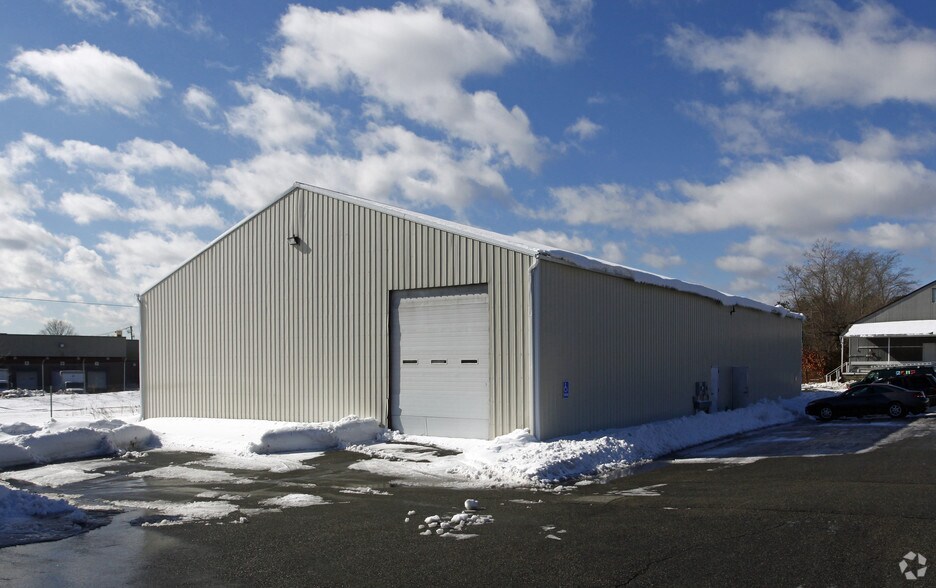 95 Mill Rd, Riverhead, NY à vendre - Photo de l’immeuble – Image 2 sur 4
