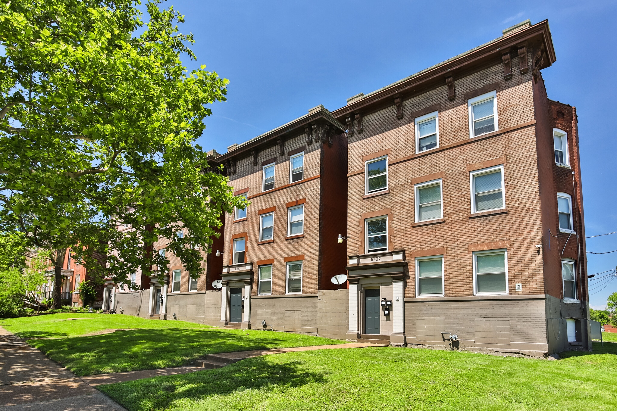 5437-5445 Page Blvd, Saint Louis, MO à vendre Photo de l’immeuble– Image 1 sur 16