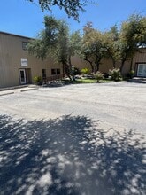 100 S Canyonwood Dr, Dripping Springs, TX à louer Photo intérieure– Image 2 sur 15