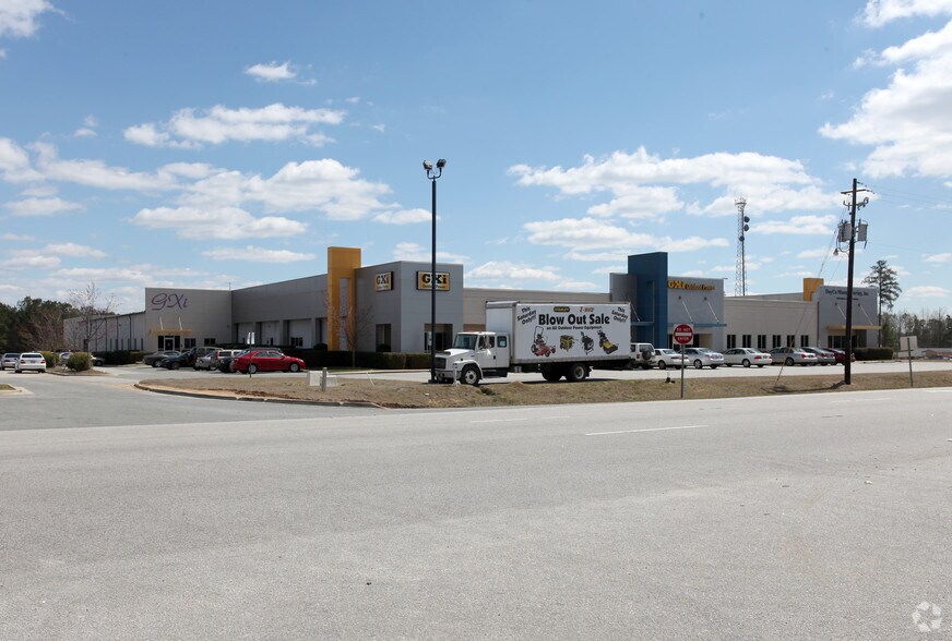 7868 Clayton Blvd, Clayton, NC à louer - Photo de l’immeuble – Image 3 sur 11