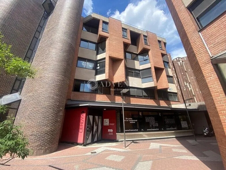 Bureau dans Cergy à vendre - Photo de l’immeuble – Image 1 sur 5
