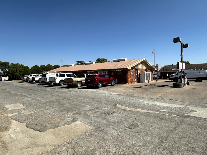 812 Oklahoma ave, Okeene, OK à vendre - Photo principale – Image 1 sur 29