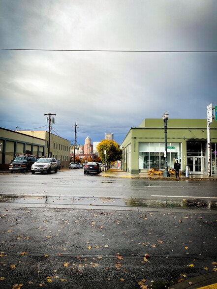 1125 SE Grand Ave, Portland, OR à louer - Photo de l’immeuble – Image 3 sur 10
