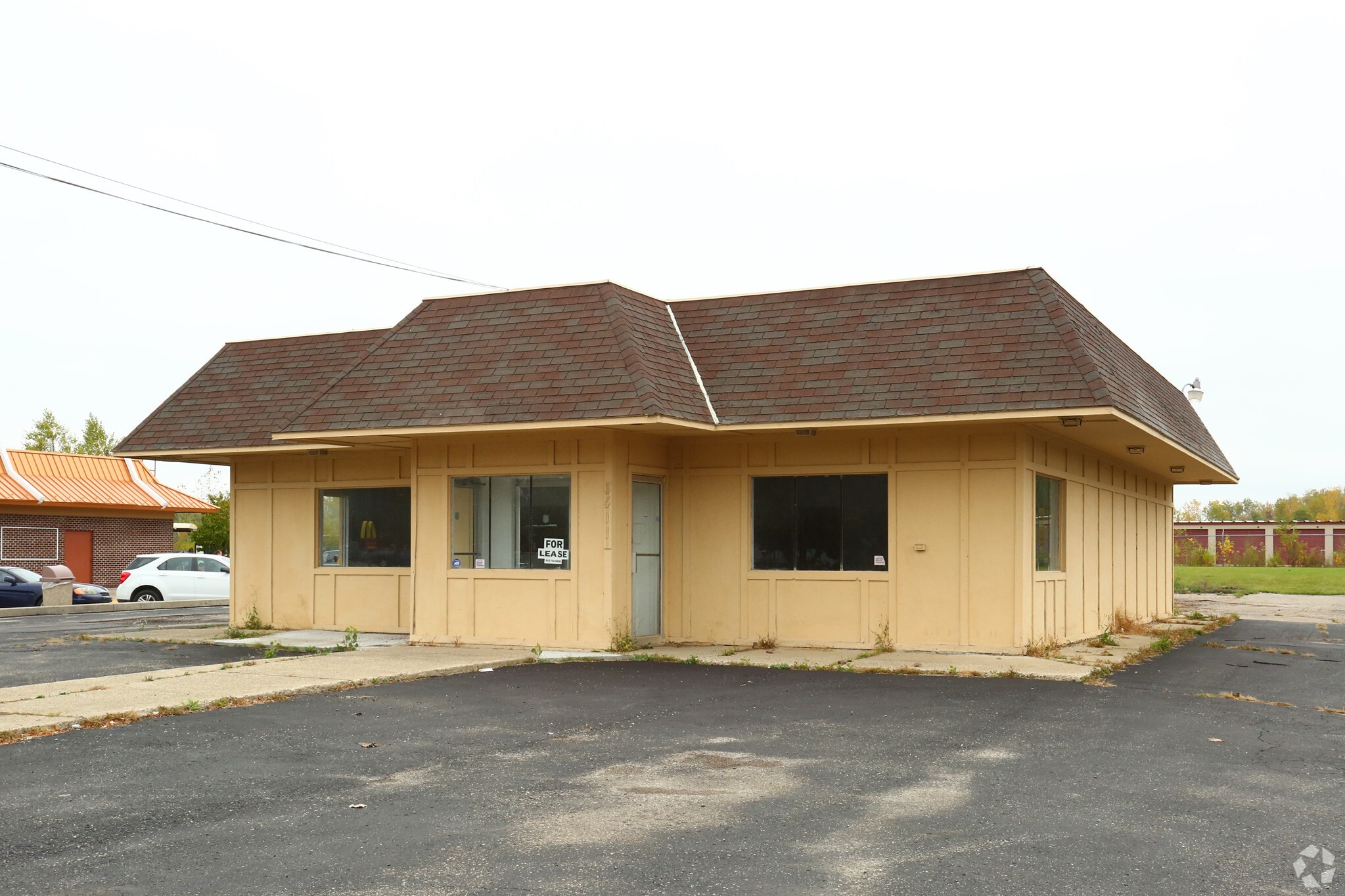 3411 S Saginaw St, Burton, MI à louer Photo principale– Image 1 sur 4