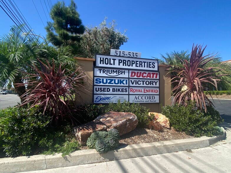 525 W Lambert Rd, Brea, CA à louer - Photo de l’immeuble – Image 3 sur 4