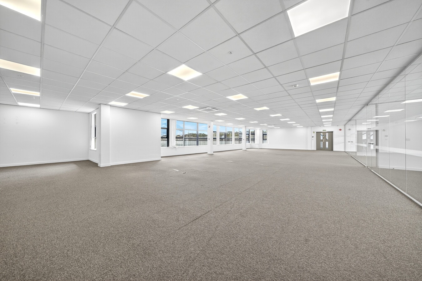 Edinburgh Way, Harlow, ESS CM20 2BN - Lot 1 -  - Photo intérieure - Image 1 of 20