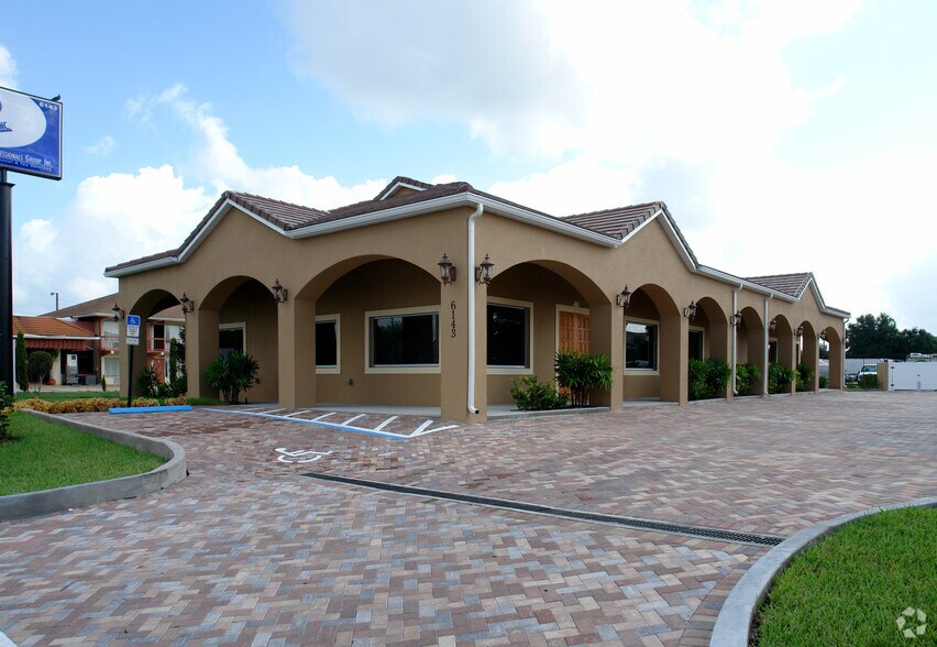 6143 S Orange Blossom Trl, Orlando, FL à vendre - Photo principale – Image 1 sur 31