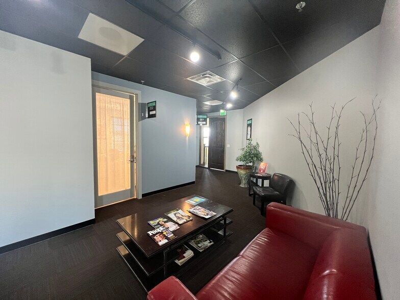 623 E Fort Union Blvd, Midvale, UT à vendre - Photo intérieure – Image 2 sur 31