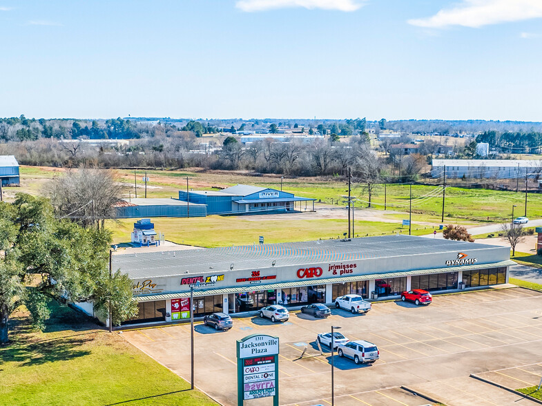 1311 S Jackson St, Jacksonville, TX à vendre - Photo de l’immeuble – Image 2 sur 14