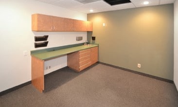 34505 W 12 Mile Rd, Farmington Hills, MI à louer Photo intérieure– Image 2 sur 5