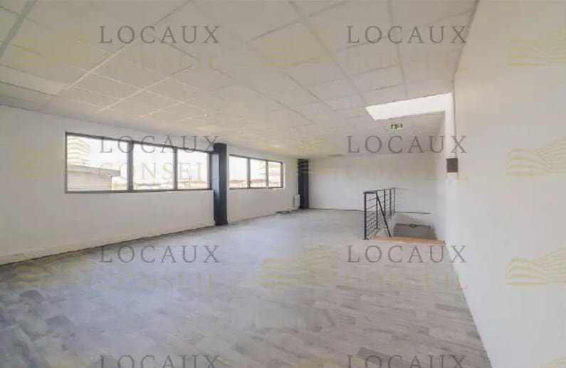 Local d’activités dans Cormeilles-en-Parisis à louer Photo intérieure– Image 1 sur 2