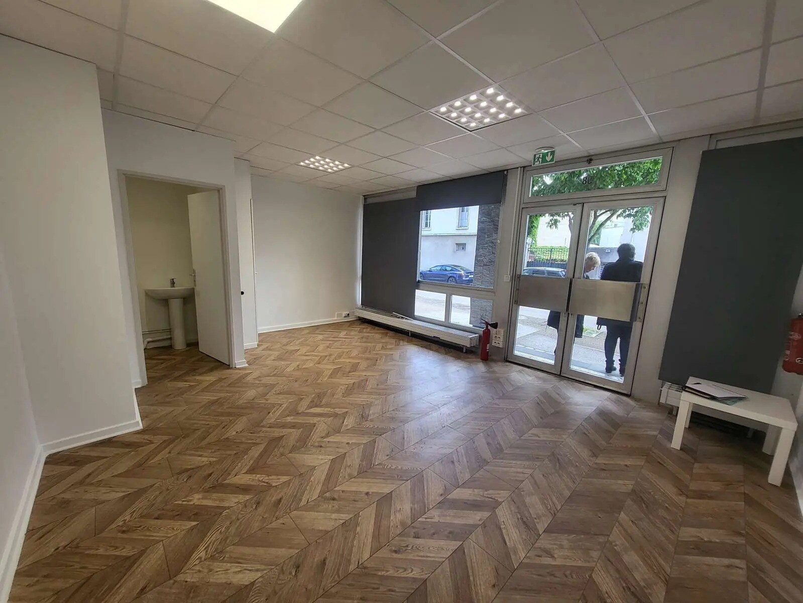 Local commercial dans Saint-Germain-en-Laye à louer Photo intérieure– Image 1 sur 7