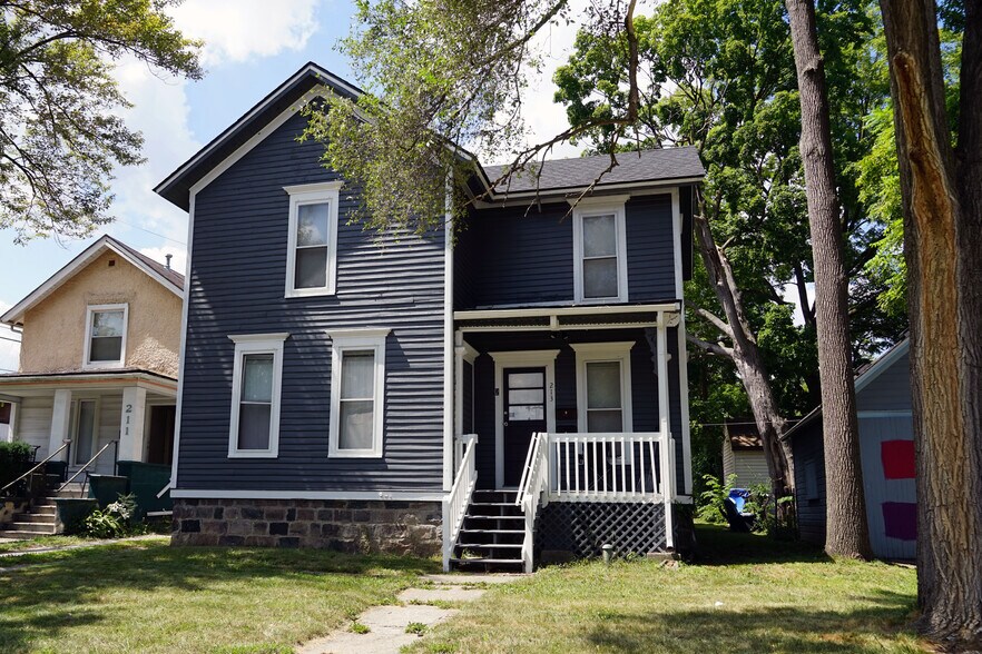 213 Ballard St, Ypsilanti, MI à vendre - Photo de l’immeuble – Image 2 sur 7