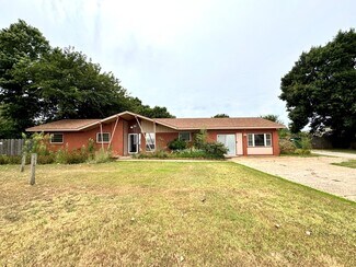 Plus de détails pour 2804 S 4th St, Chickasha, OK - Bureau à vendre