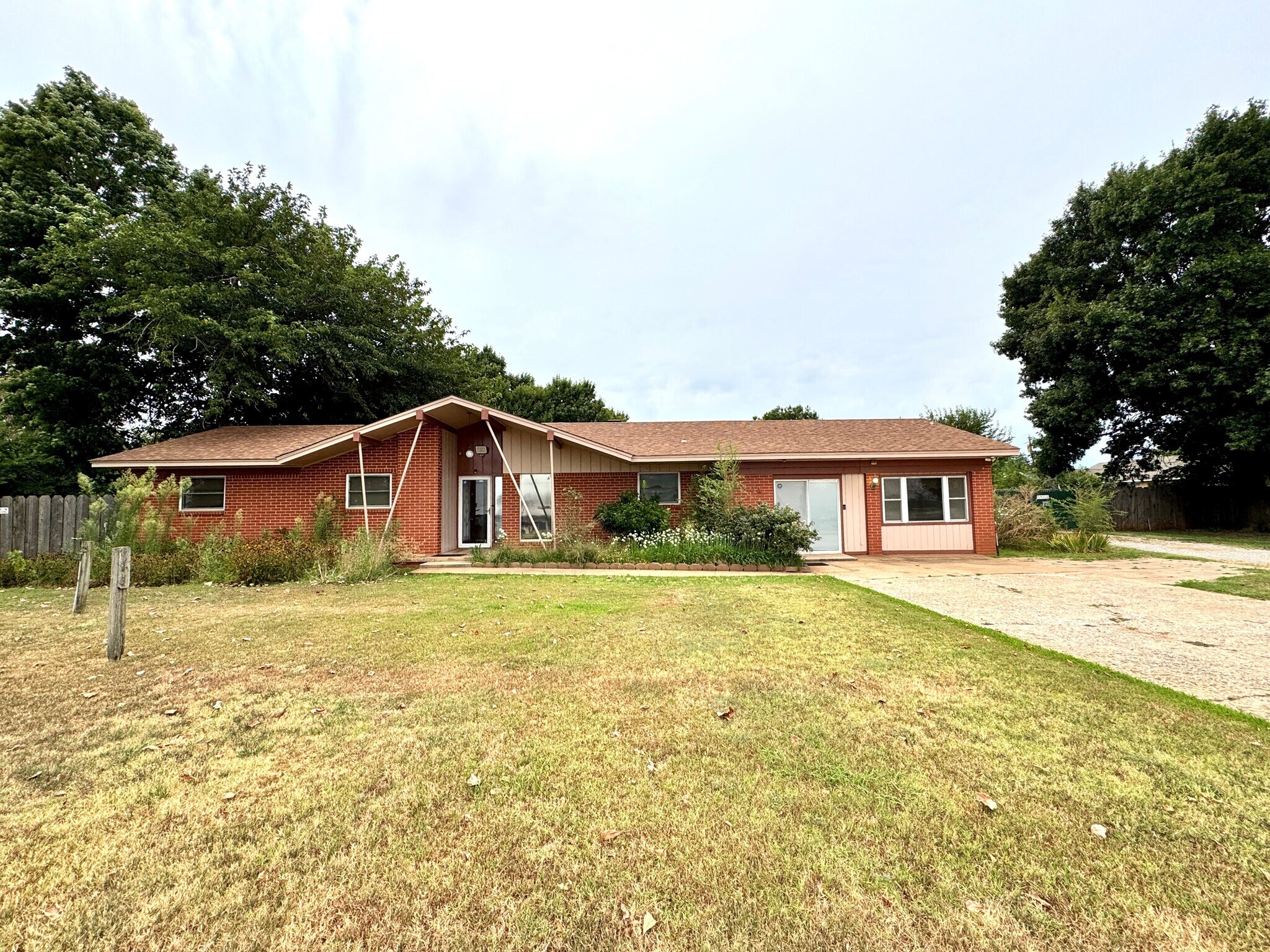 2804 S 4th St, Chickasha, OK à vendre Photo principale– Image 1 sur 19