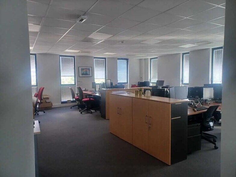 16 Rue Louis Leprince Ringuet, Marseille à louer - Photo intérieure – Image 3 sur 6