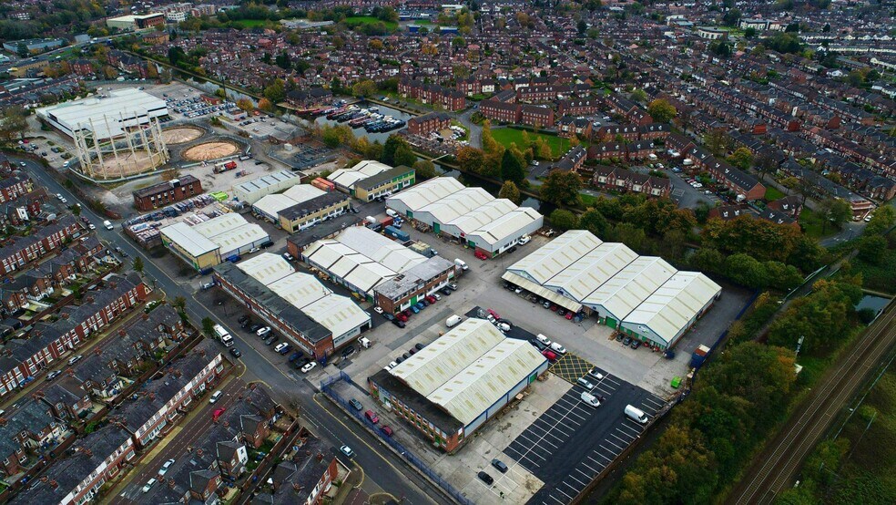 Longford Trading Estate, Manchester à louer - Photo de l’immeuble – Image 2 sur 8
