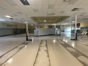 1000 Kings Hwy, West Deptford, NJ à louer Photo intérieure– Image 1 sur 5