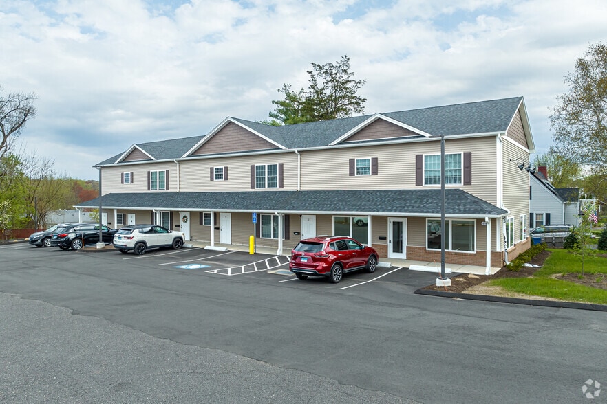 642 Stafford Ave, Bristol, CT à louer - Photo principale – Image 1 sur 11