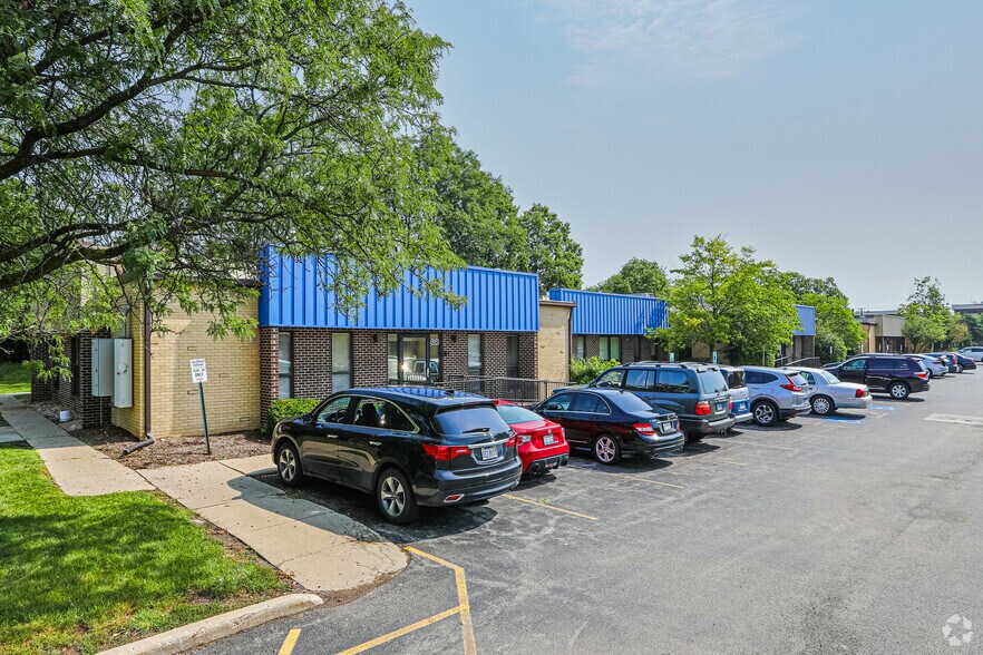 4200-4240 Commercial Way, Glenview, IL à louer - Photo de l’immeuble – Image 2 sur 9