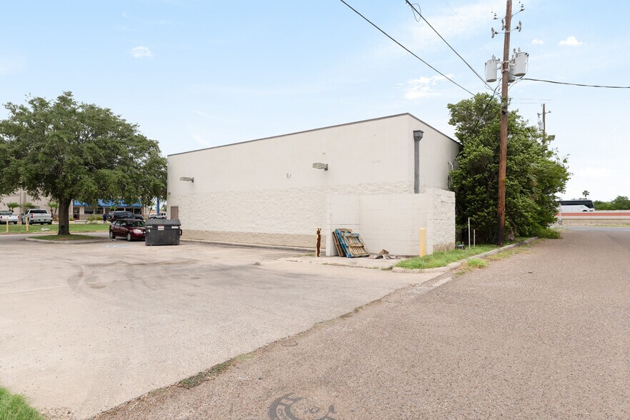 2109 W Expressway 83, Weslaco, TX à vendre - Photo de l’immeuble – Image 2 sur 32